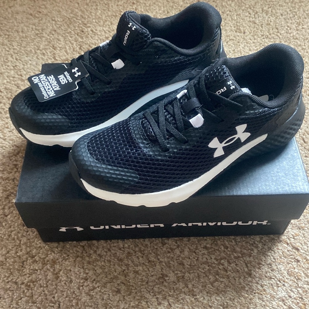 NWT Under Armour Kids' Preschool Rogue 3 Shoes
